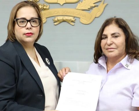 Diputada Jaque presenta proyecto para garantizar medicamentos a pacientes con Parkinson y Alzheimer