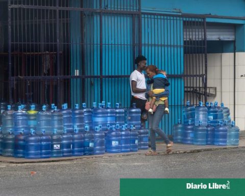 Despite the law, the occupation of sidewalks persists in the GSD