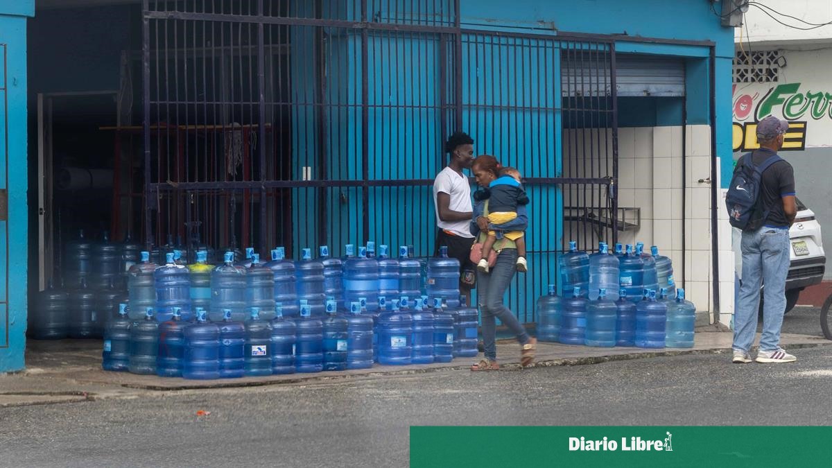 Despite the law, the occupation of sidewalks persists in the GSD