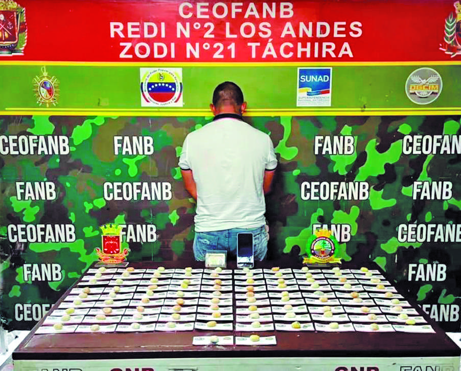 Detainee expelled 92 coca fingers