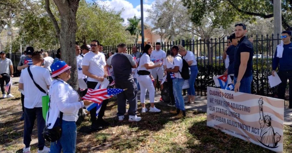 Disappointment and a little hope among Cubans with I-220A due to a ruling by an Atlanta court