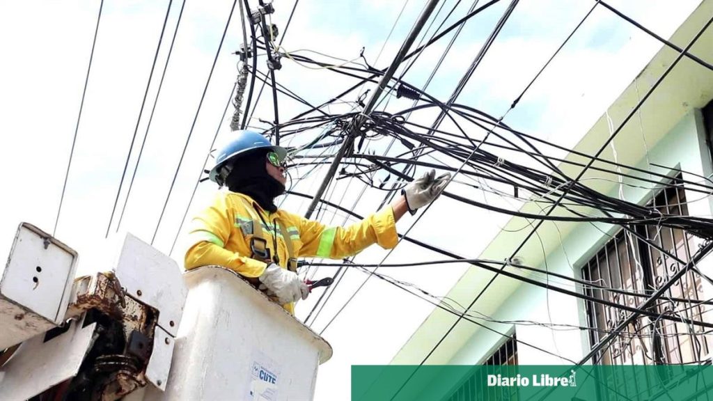 Edeeste normalized more than 20 thousand clients and dismantles connections