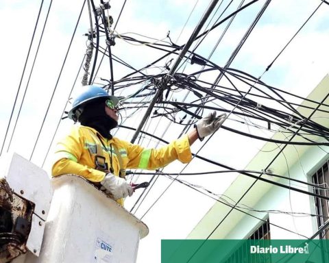 Edeeste normalized more than 20 thousand clients and dismantles connections