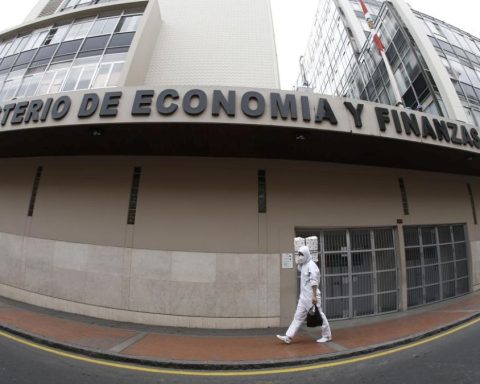 Executive prepares action before the TC against a norm approved in Congress