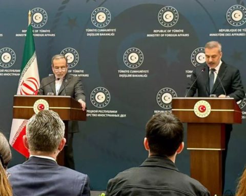 Irán canciller Abás Araqch