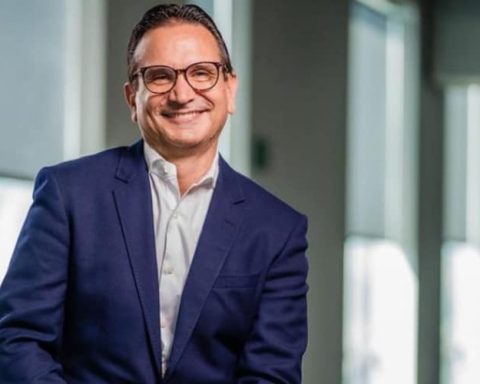 presidente Juan Carlos Mora