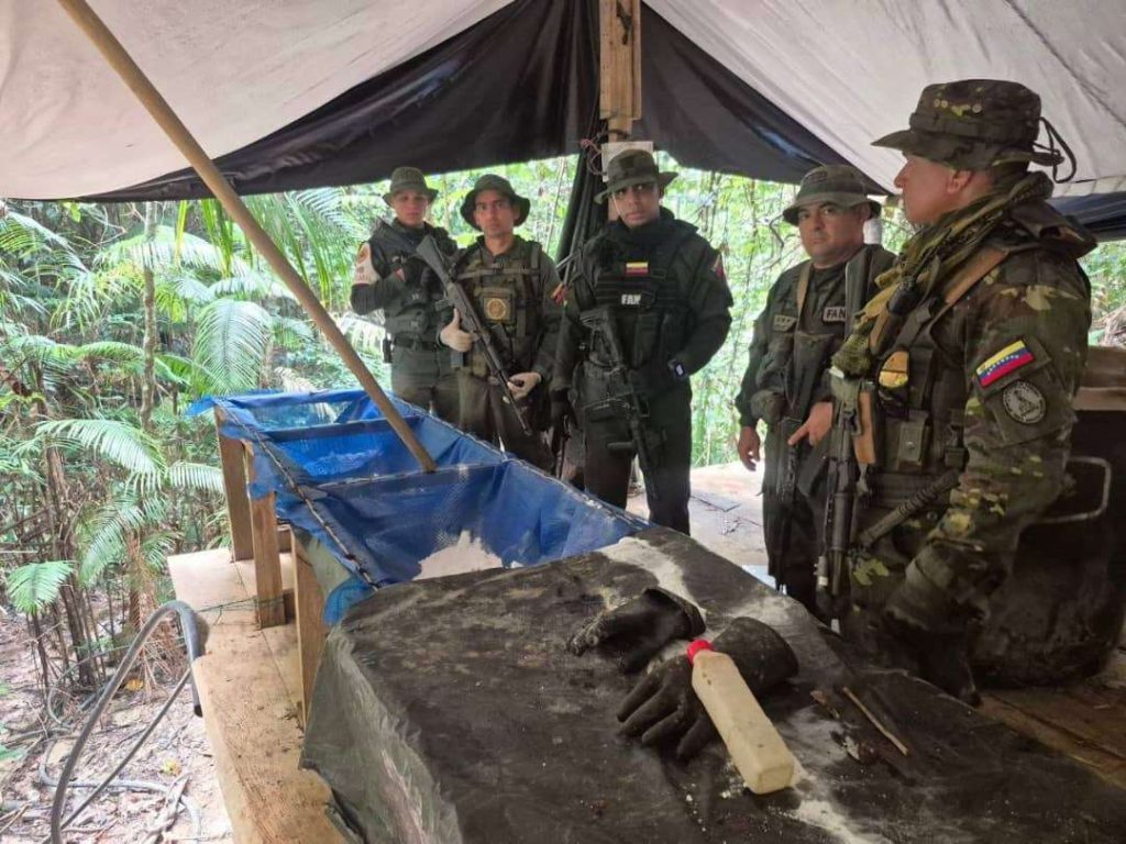 Fanb destroyed a laboratory for drug processing in Zulia