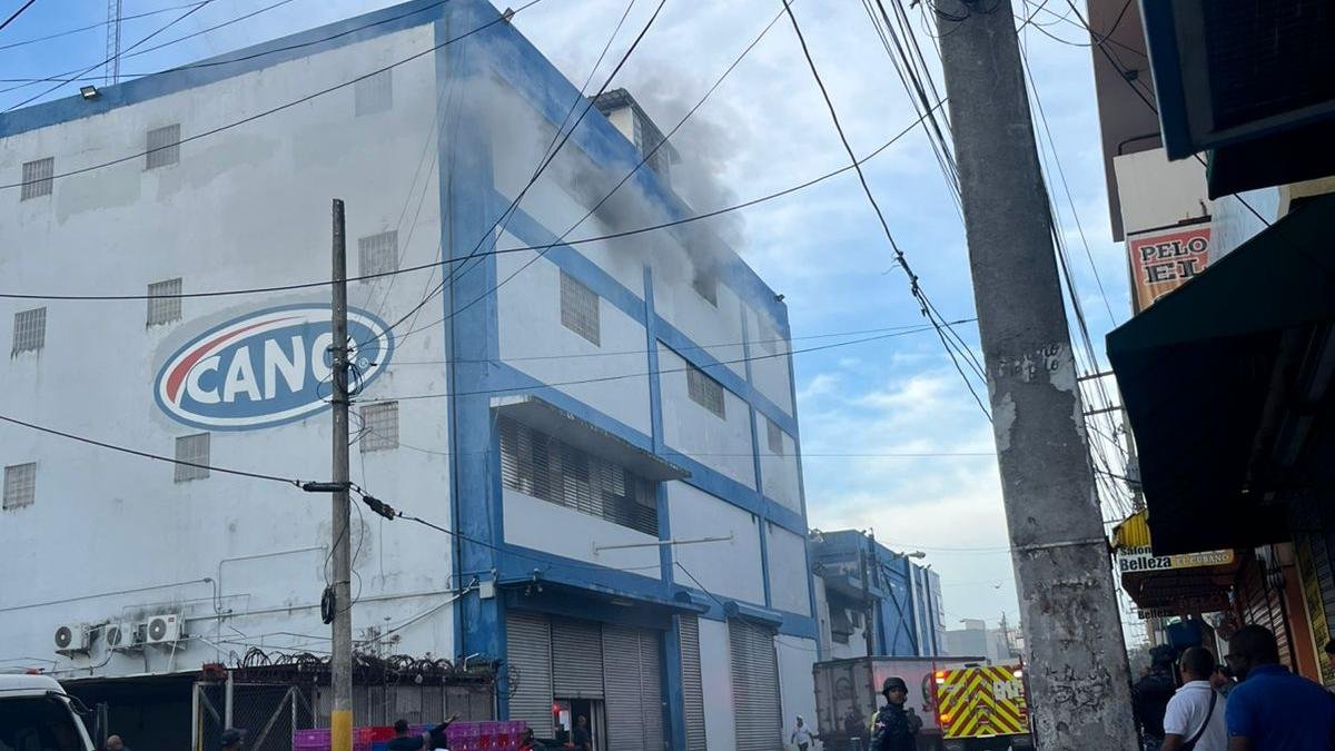 Fire affects Garrido store on Duarte Avenue