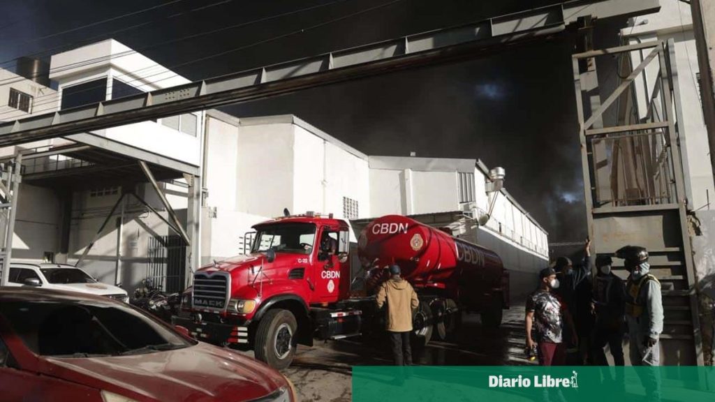 Firefighters fight fire at plastics factory in Haina