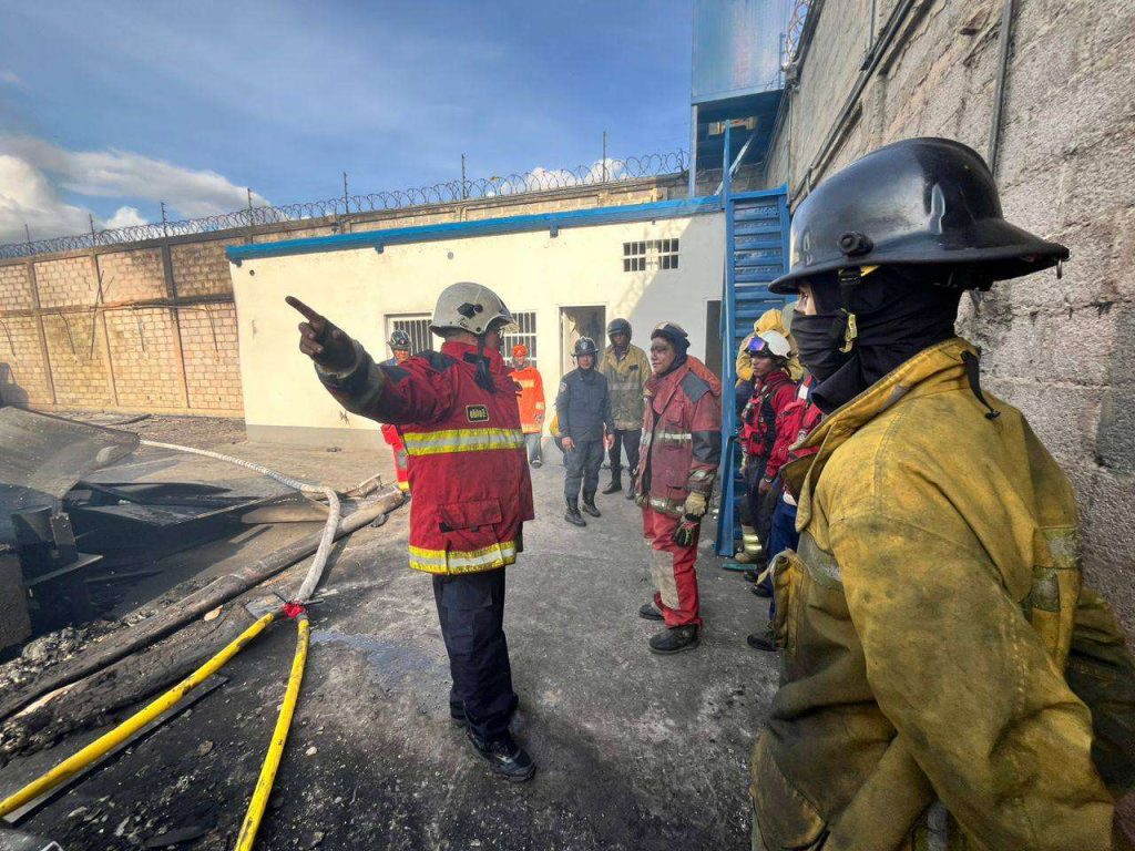 Firefighters put out a large fire in a commercial premises in Guarenas