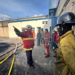 Firefighters put out a large fire in a commercial premises in Guarenas