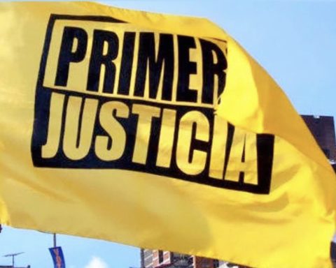 First Justice demands renewal of public positions as part of the transition process
