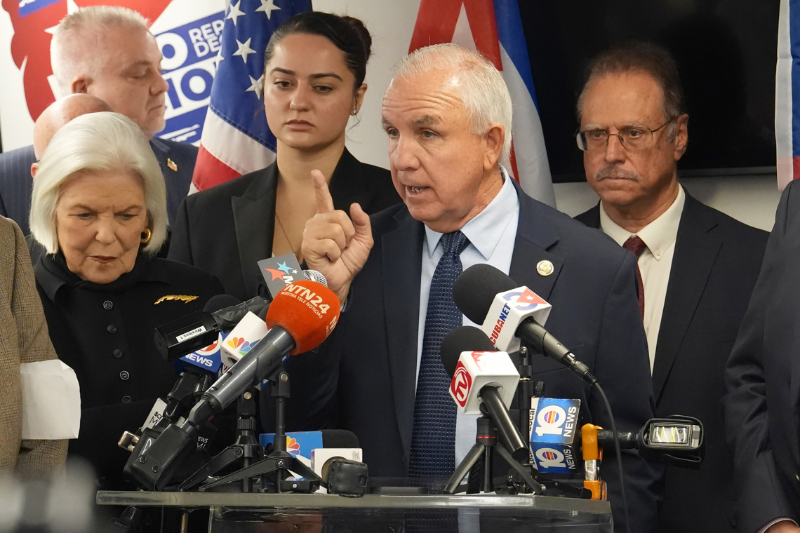 Florida congressman demands that Delta and American Airlines suspend their trips to Cuba