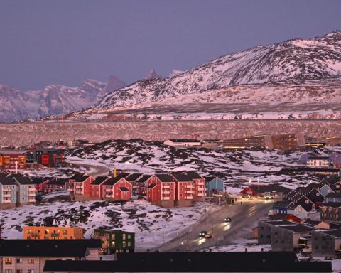 France and Canada open consulates in Greenland, as a sign of support
