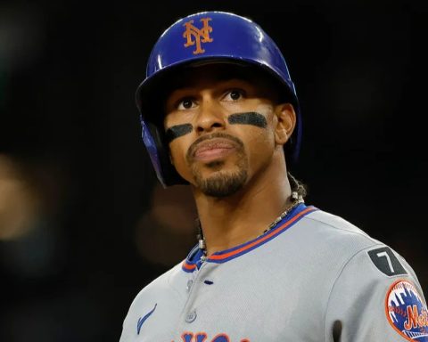 Francisco Lindor will undergo surgery for an injury to his left hand.