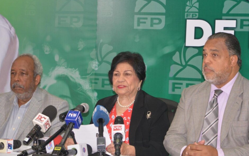 Miembros de la  Secretaría de Educación de Fuerza del Pueblo.