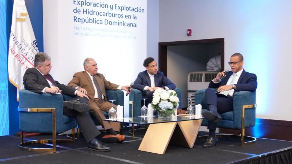 Geological potential and Dominican legal framework focus debate in hydrocarbons forum