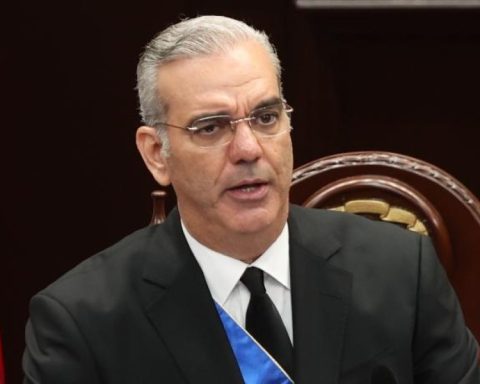 Government does not negotiate nor will it surrender to corruption