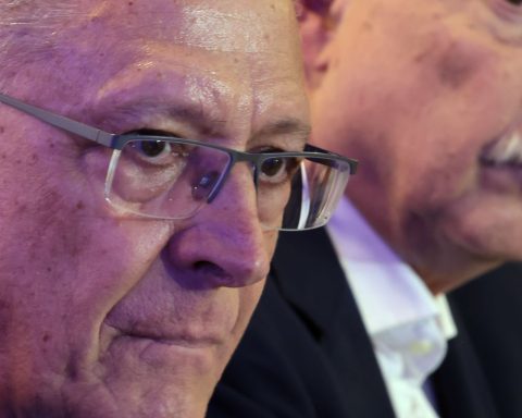 Government prepares plan to help sectors affected by tariffs