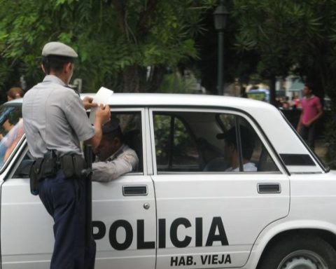 Agentes de la Policía Nacional Revolucionaria (PNR)