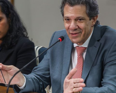 Haddad asks Congress to tackle the problem of super salaries