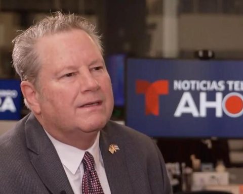 Hammer suggests that Díaz-Canel is not aware of the "conversations with someone very high within the regime"