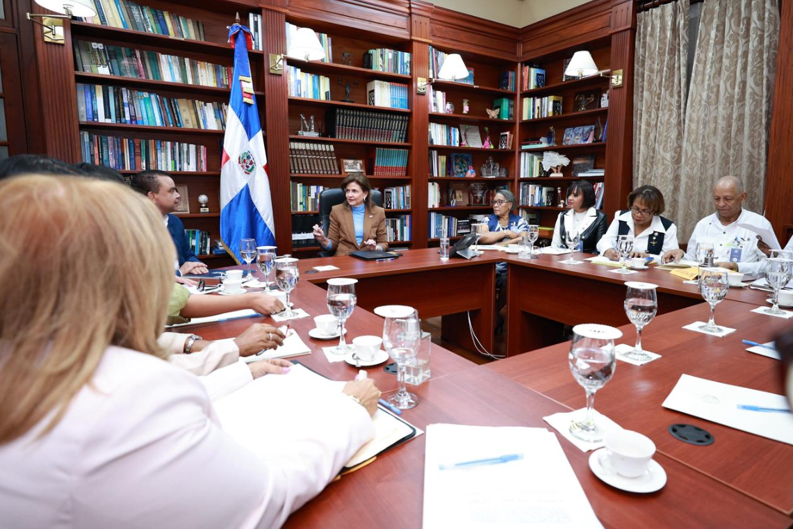 Health Cabinet meets with nursing unions to address demands of the sector