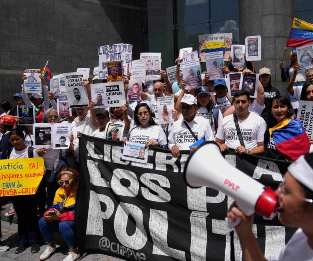 “Heard”: the nightly ritual that unites political prisoners and their families in Venezuela