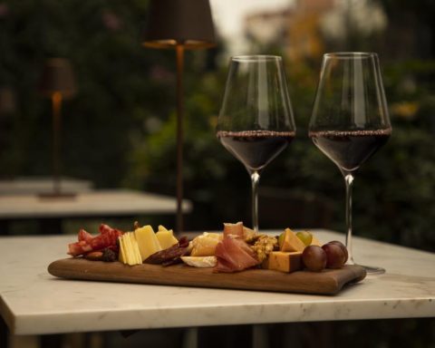 How much will Peruvians spend for Valentine's Day?