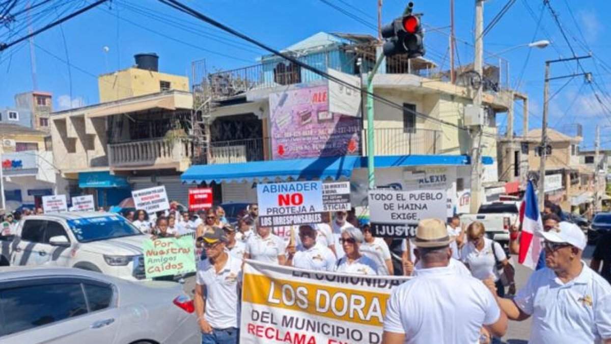 How was the march of the Jet Set Justice Movement and Los Haineros Dorados