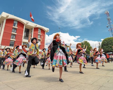 Huaylarsh groups threaten not to attend contests in districts