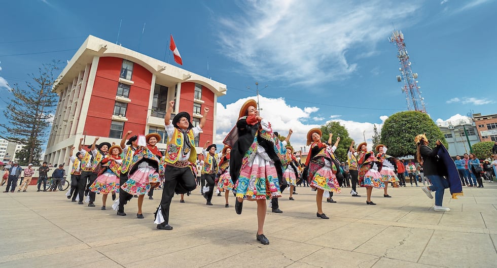 Huaylarsh groups threaten not to attend contests in districts