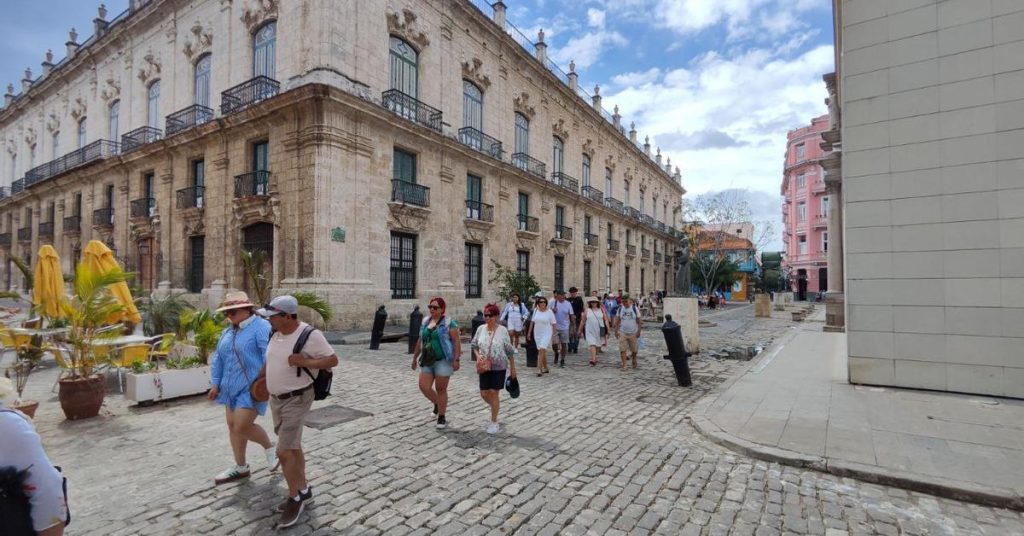 In December, Cuba received 180,944 tourists versus 551,371 in the same month of 2017