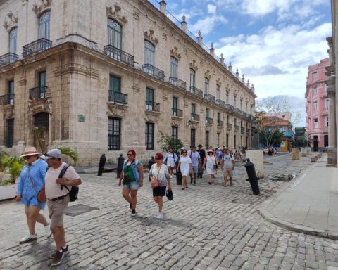 In December, Cuba received 180,944 tourists versus 551,371 in the same month of 2017