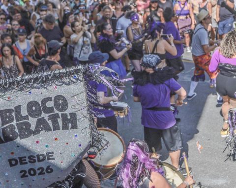 In SP, the block mixes Black Sabbath classics with Brazilian rhythms