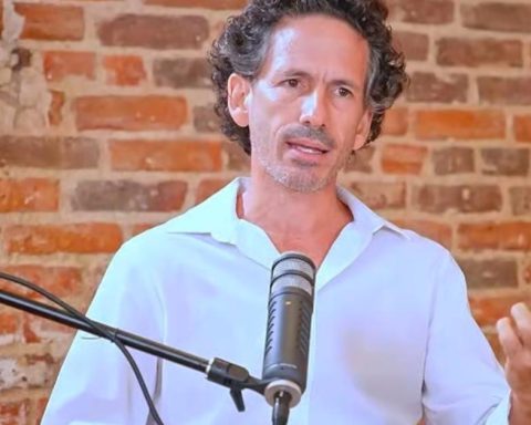 Independent journalist Boris González is prevented from traveling to the United States