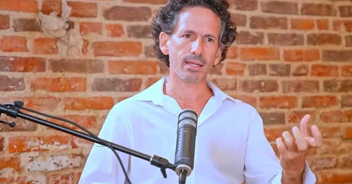 Independent journalist Boris González is prevented from traveling to the United States