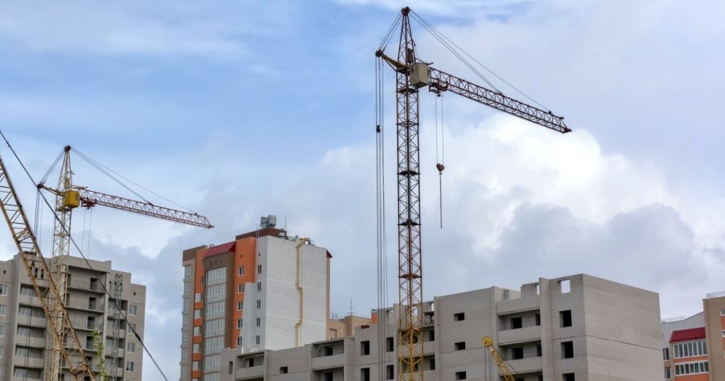 Investment rebounds thanks to construction, but consumption weakens