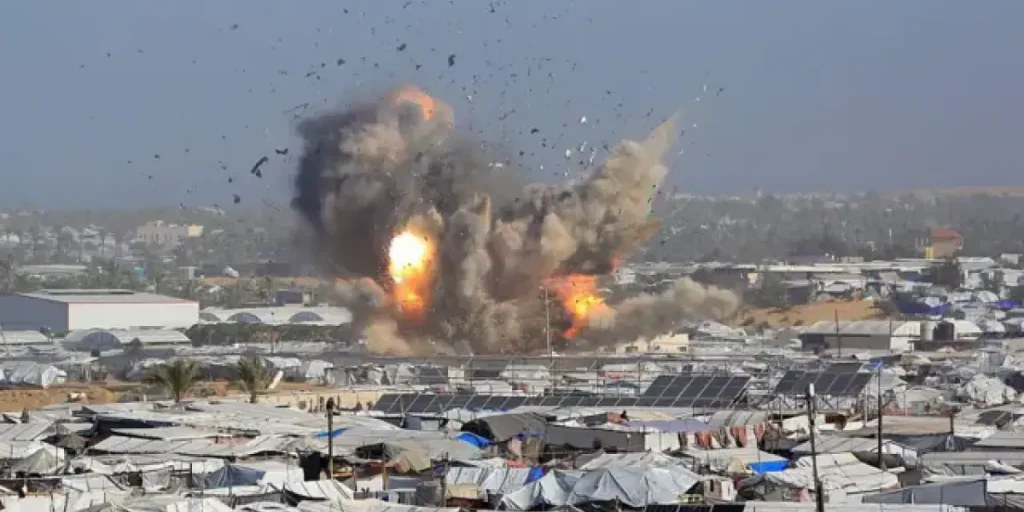 Israeli attacks in Gaza cause more than thirty deaths