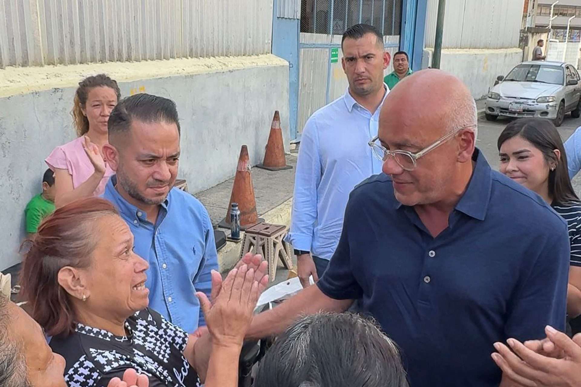 Jorge Rodríguez met with relatives of detainees in zone 7 of Boleíta