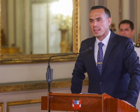 José Jerí within hours of the censorship being debated: "I made the mistake of putting on a hood"