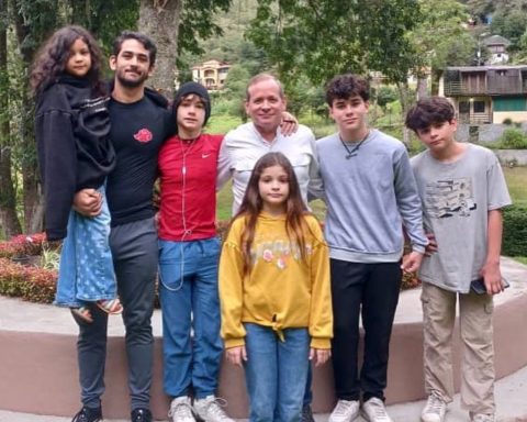 Juan Pablo Guanipa received a visit from his children after months of detention in Venezuela