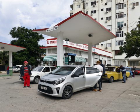 Labor and teaching adjustments, stoppage of investments and suspension of transportation: first effects of the fuel crisis