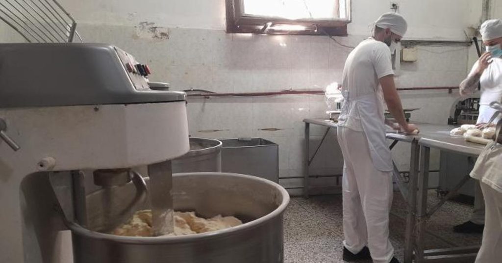 Lacking diesel, Havana bakeries try to return to the manufactured gas of the last century