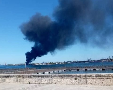 Large fire at the Regla refinery controlled
