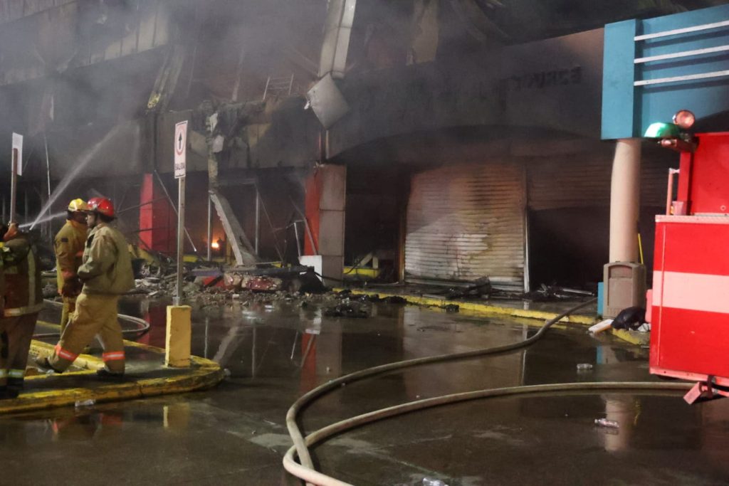 Saqueos en L&R Comercial tras incendio son falsos, asegura la Policía Nacional