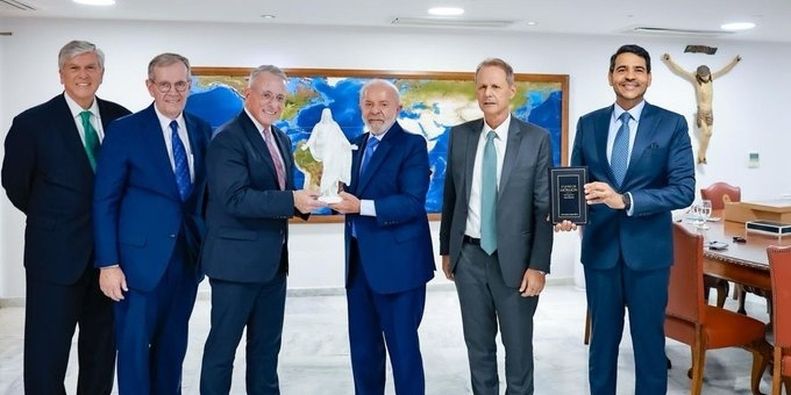 Lula receives US Mormon leaders at Palácio do Planalto