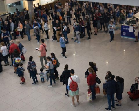 MINTUR and ANP promote direct improvements in passenger services in Colonia and Montevideo