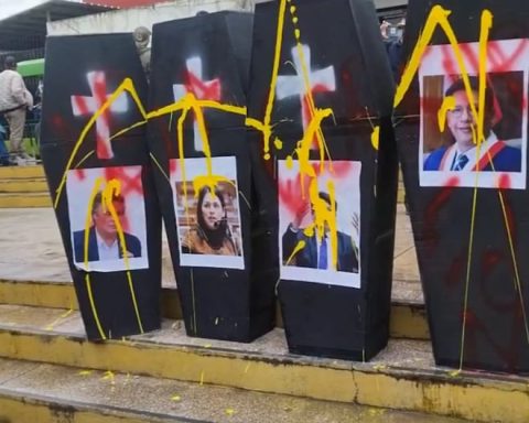 March with symbolic coffins marks strike along the New Central Highway in Huancayo
