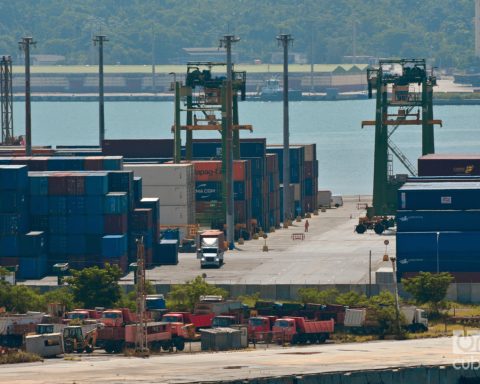 Mariel Container Terminal will charge in dollars for imports from non-state economic actors